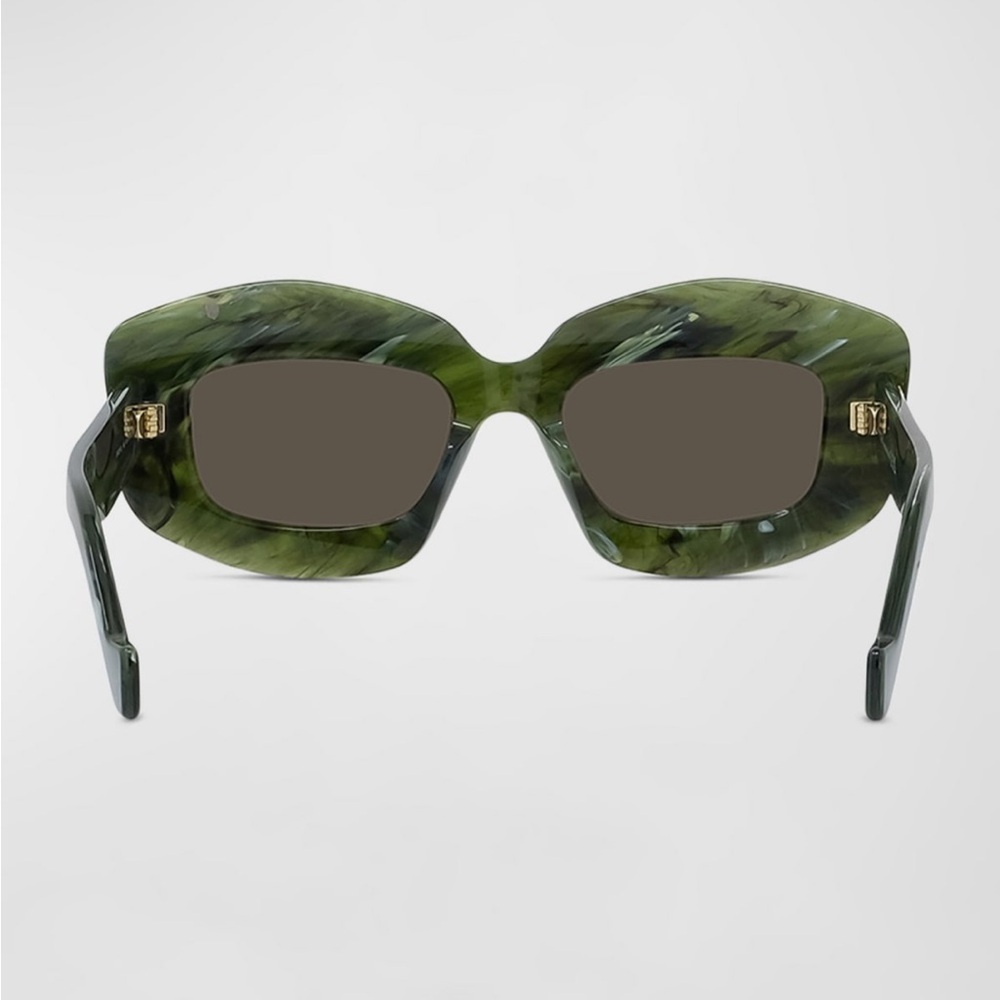 Loewe
Emerald Green Acetate Rectangle
Sunglasses With Golden Accents
0323
